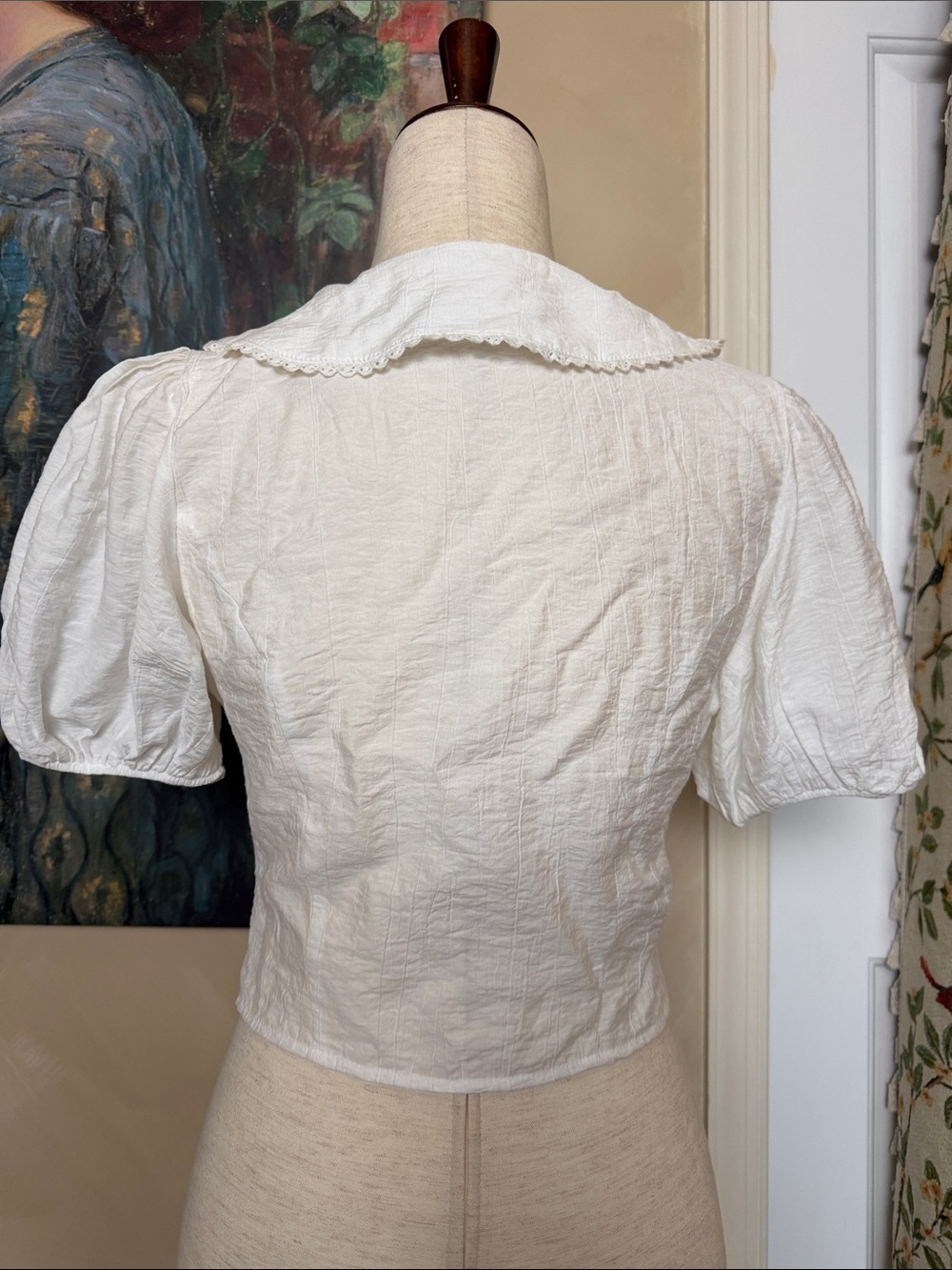 Women’s White Collared Button-Front Puff Sleeve Top - Picture 7 of 10